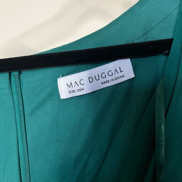 NEW Mac Duggal Faux Wrap Butterfly Sleeve Gown Emerald Green 20W - Picture 10 of 12